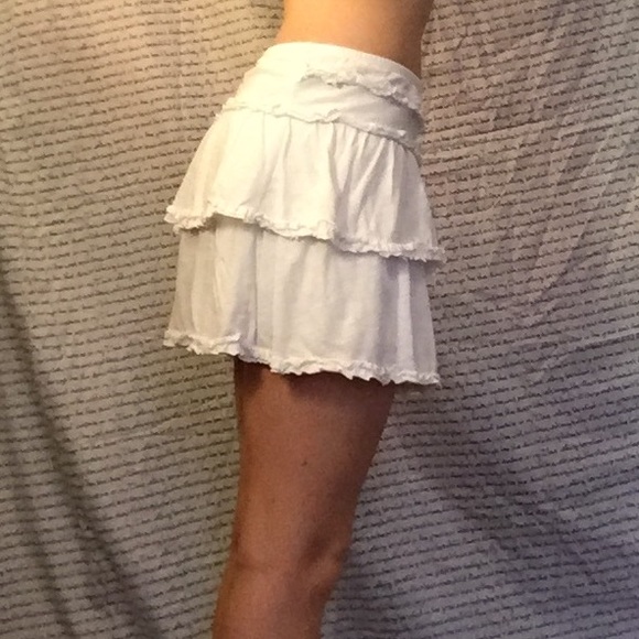 White ruffle skirt - Picture 2 of 3